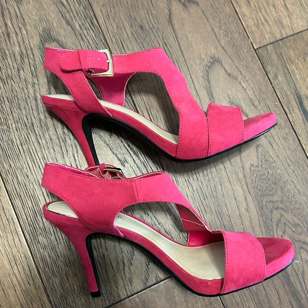 Kelly & Katie Fuchsia Strappy Heels - Picture 3 of 5